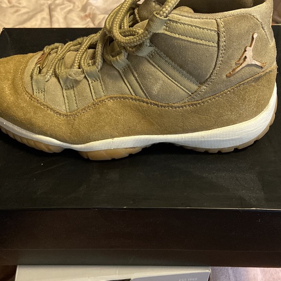 JORDAN 11s RETRO - Picture 5 of 5